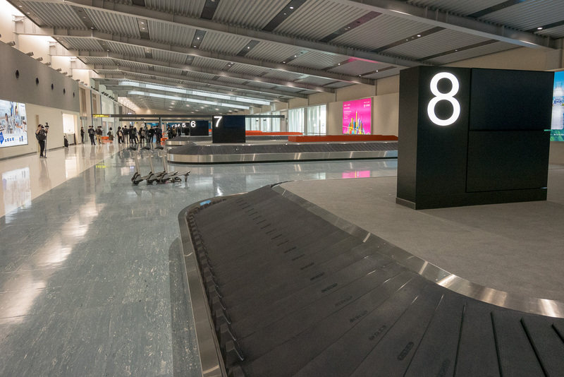 南（ANA）側から順に8台のターンテーブルを設置