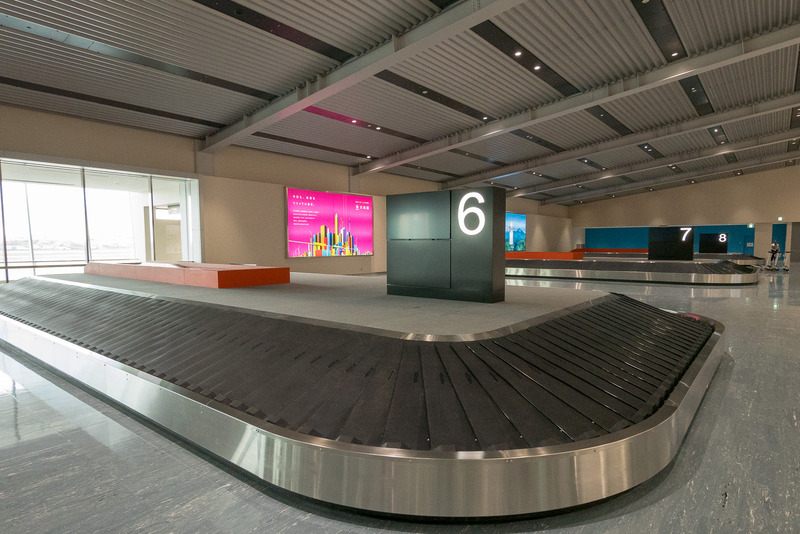 南（ANA）側から順に8台のターンテーブルを設置