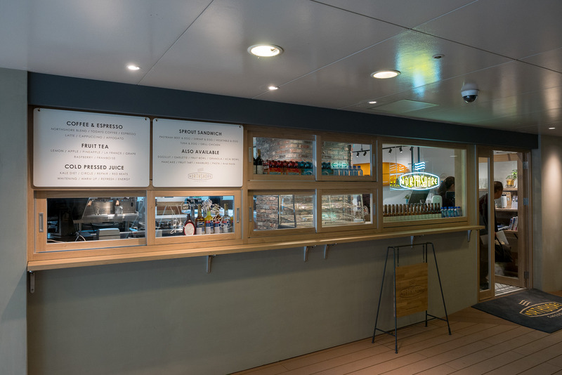 「NORTHSHORE（ノースショア）」の店内や、食事の例