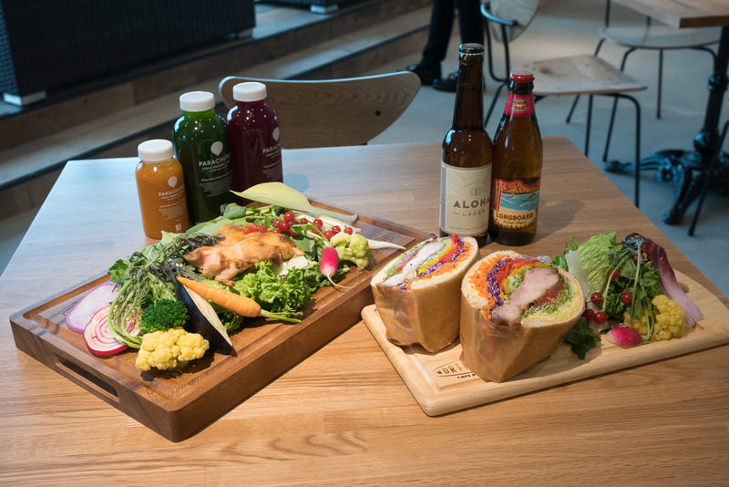 「NORTHSHORE（ノースショア）」の店内や、食事の例