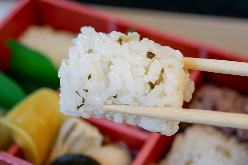 こちらはしば漬けのおむすびだが、しば漬けには「京つけもの もり」の白しば漬を使っている