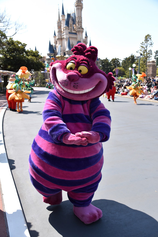 実はベイマックスやヒロと同じようにパレード初登場がもう一つのキャラクター。答えはチシャ猫