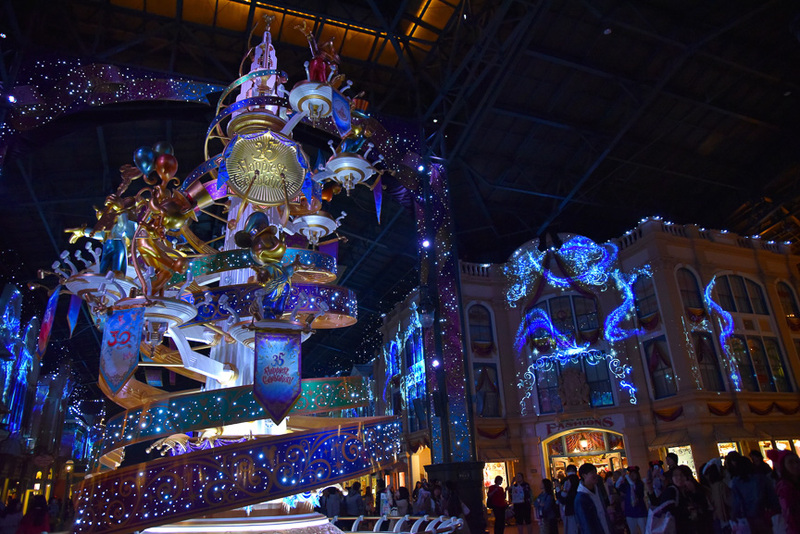 夕方以降の「セレブレーションストリート」、「セレブレーションタワー」の美しさは必見