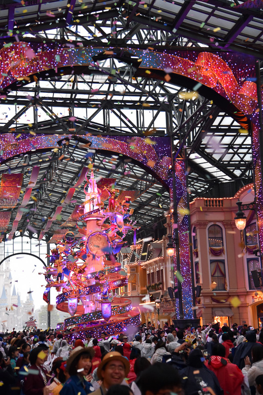 “Happiest Celebration！”がスタート！ 紙吹雪が舞い大歓声に包まれた