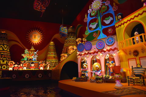 イッツ ア スモールワールド が初の大幅リニューアル 東京ディズニーランドの Happiest Celebration 見どころをチェック 世界で一番幸せな船旅 や1986年生まれの人気スーベニアとのコラボ商品も発売 トラベル Watch