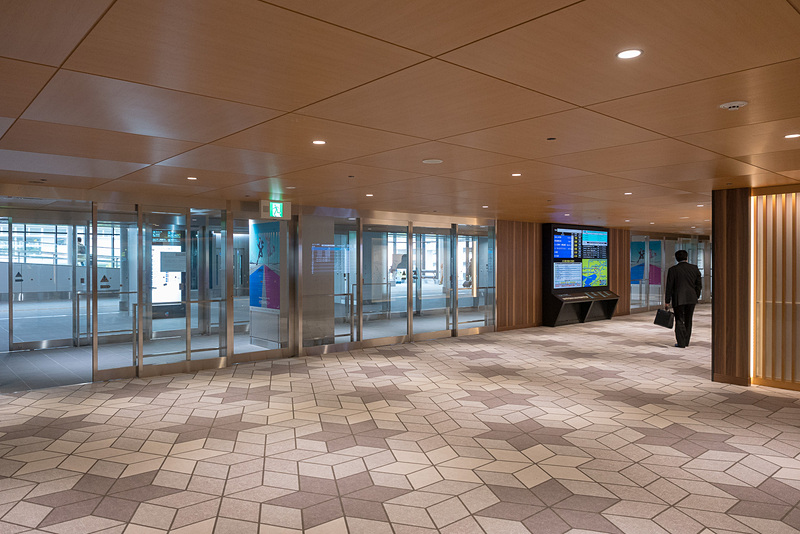 各通路から見た中央エリアの出入り口付近