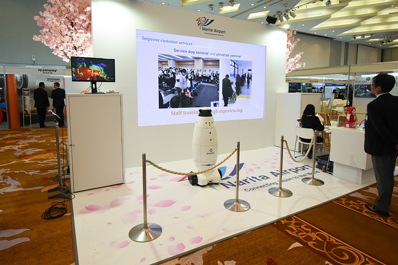 SEQSENSEのロボットを展示