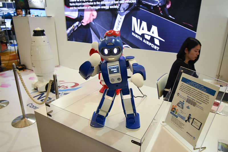NAAのブースでNTT東日本がコミュニケーションロボットを展示していた