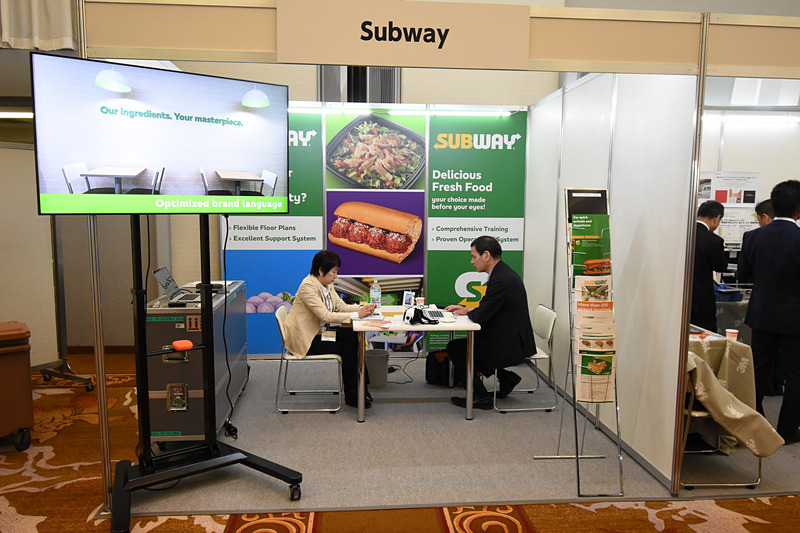 変わったところではサンドウィッチのサブウェイもブースを出展