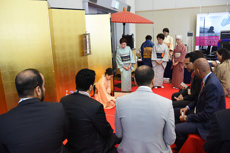 外国からの来場者向けにお茶を点てるスペースもある