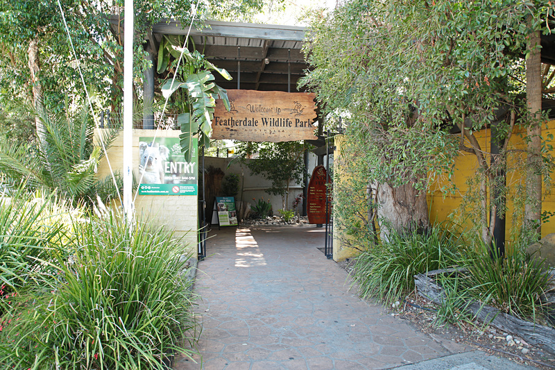 フェザデール・ワイルドライフ・パークのエントランス。小振りな動物園の趣きだ