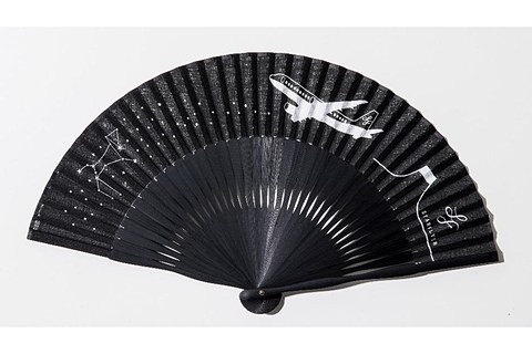 スターフライヤー、新デザインの扇子やオーガニックコットンのフェイス