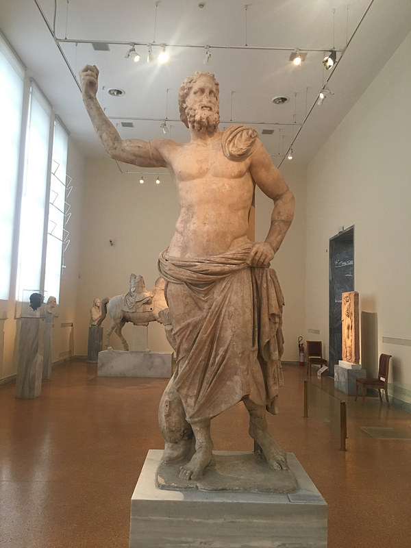 ミロス島のポセイドン像