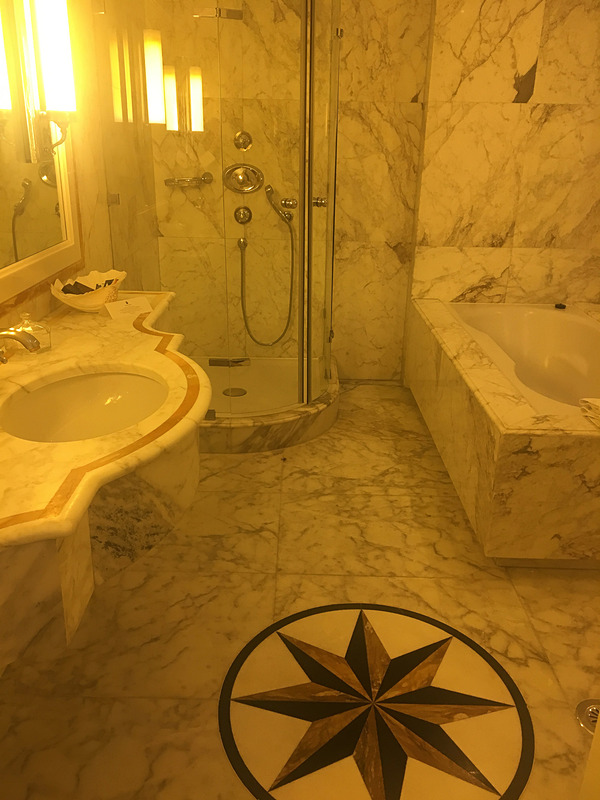 「我々は姫になったんでしょうか？」な大理石のお風呂