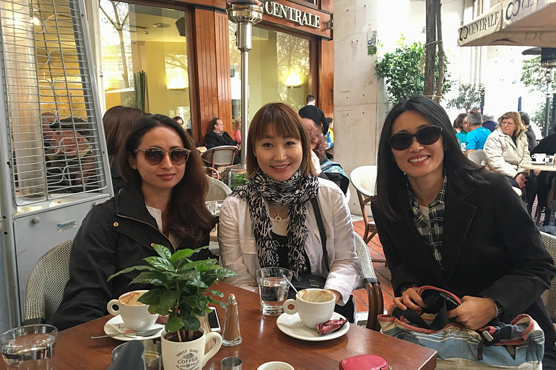 友人、私、ゆきさんと記念撮影。出会いに感謝の旅になりました