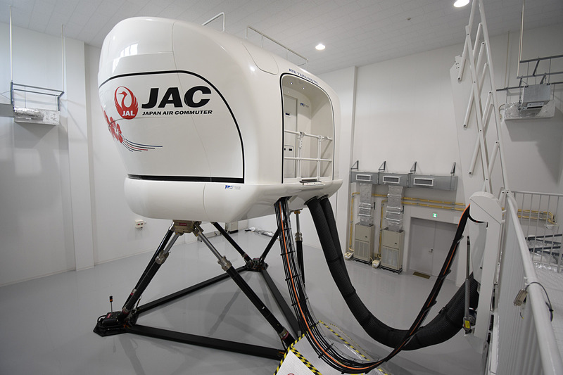 JACはATR 42-600型機のフルフライトシミュレータを報道公開した