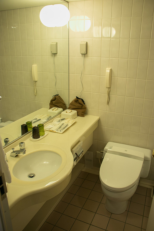 ツインルームの広さは27～30m<sup>2</sup>。140cm幅のベッドが2台用意されている