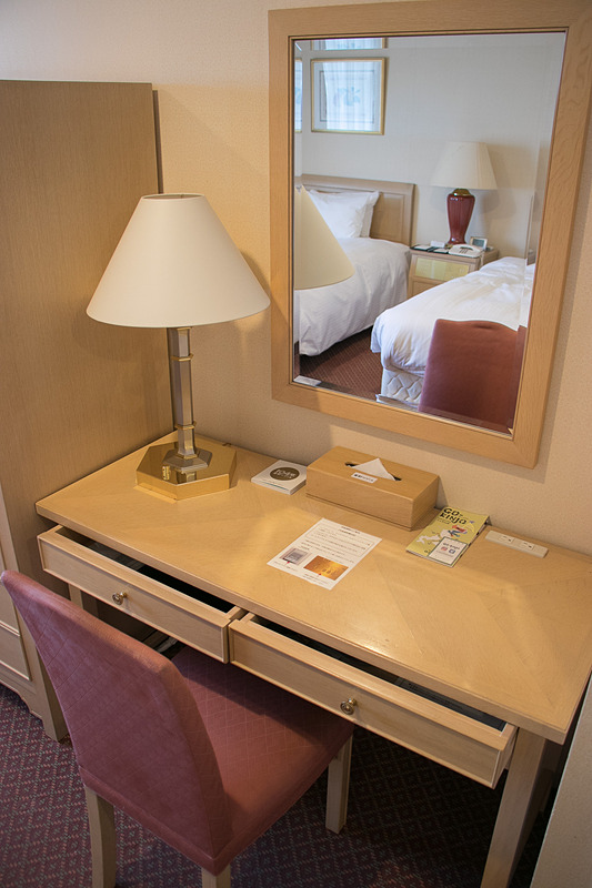 ツインルームの広さは27～30m<sup>2</sup>。140cm幅のベッドが2台用意されている