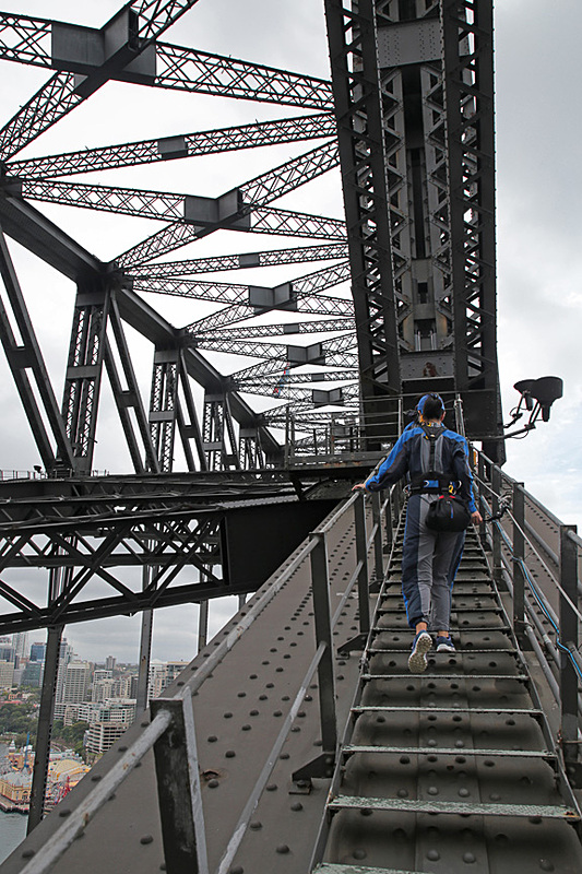 風は強いが、頑丈な鉄骨の上なので不安になるような揺れは皆無