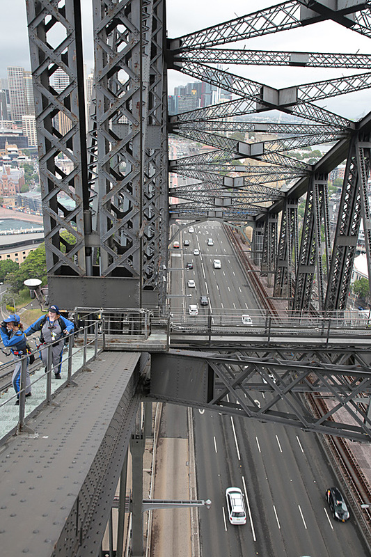 風は強いが、頑丈な鉄骨の上なので不安になるような揺れは皆無
