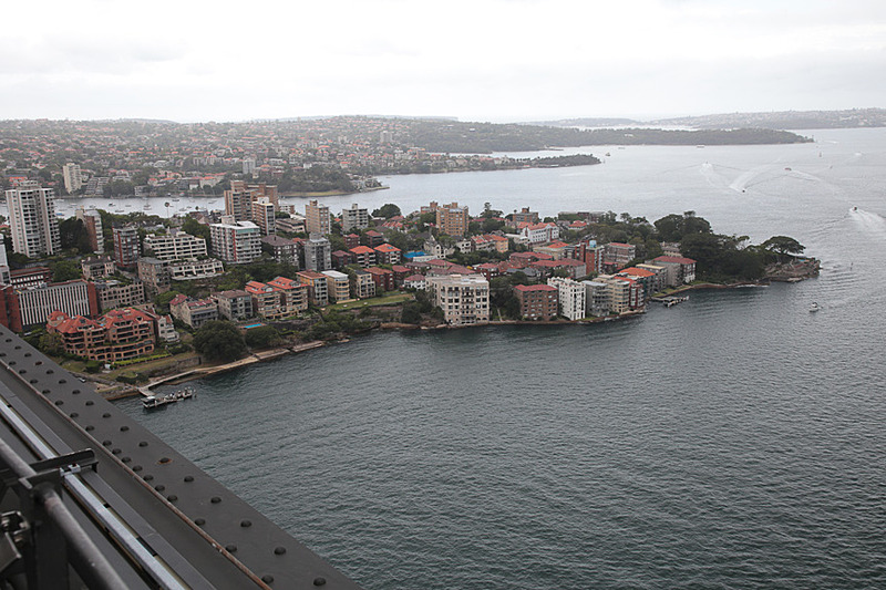 シドニー湾の北東側には住宅街が広がる