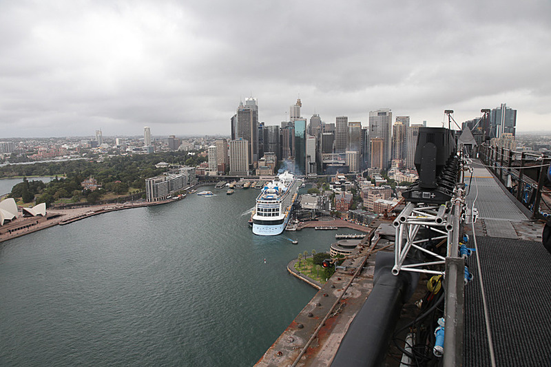 最上部の通路。イベントなどで利用するライトが設置されていた