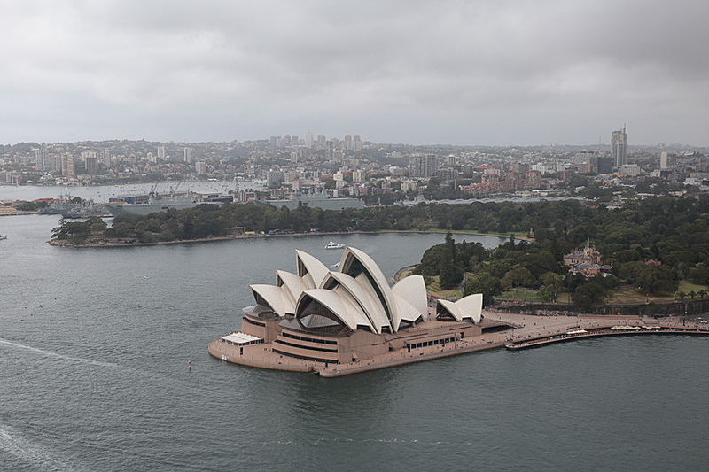 オペラハウスとその奥のミセス・マッコーリー・ポイントの位置関係がよく分かる