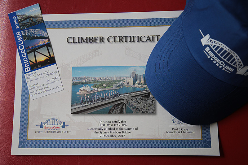 終了後は証明書が発行される。かぶってきたキャップも記念に持ち帰ろう