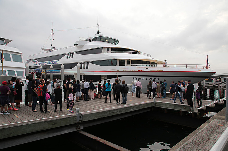 アサインされた乗船時間が近づくと、乗客が集まってくる。取材時は18時50分に乗船開始