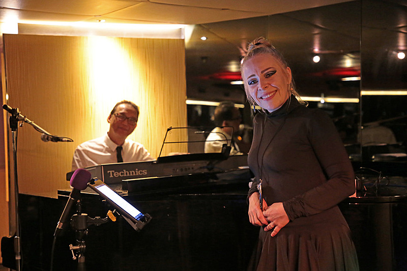 船内ではライブ・ミュージックも楽しめる