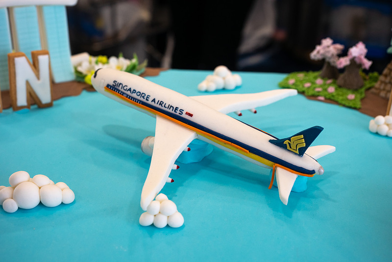 ボーイング 787-10型機が関空～シンガポール線で運航されることを記念したアートケーキ