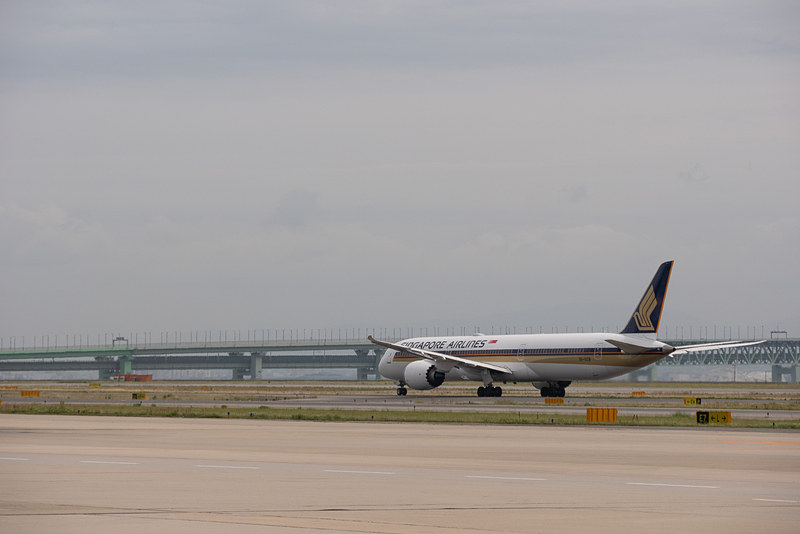 A滑走路へ向かい、24L滑走路から離陸。日本発のボーイング 787-10型機運航初便は満席での運航となった