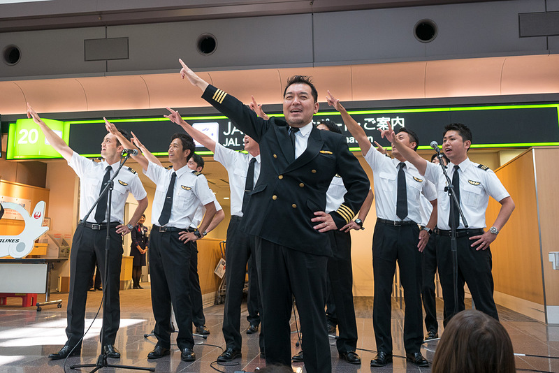 JALの現役パイロットで結成された「空飛ぶ合唱団」