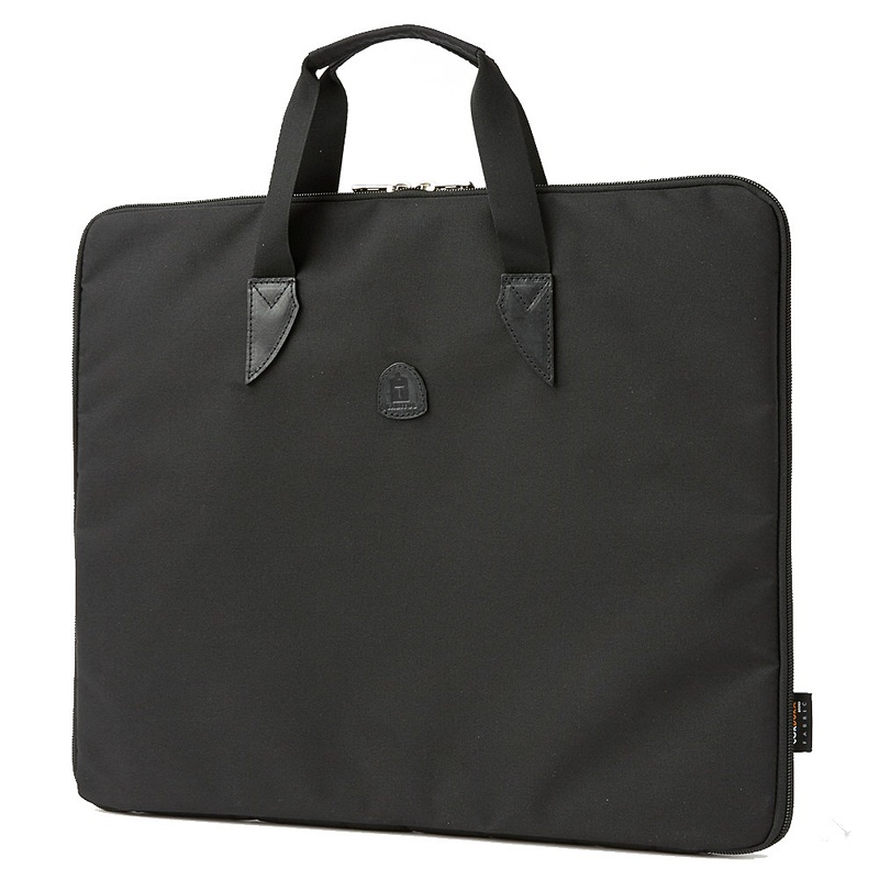 JALUXが「ワンツーフィニッシュハンガーバッグ」と「ワイシャツケース＆ネックポーチ」をリニューアルした