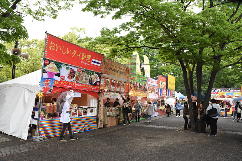 ステージイベントや飲食ブース、物産ブースなどが出展される（写真は2017年の様子）