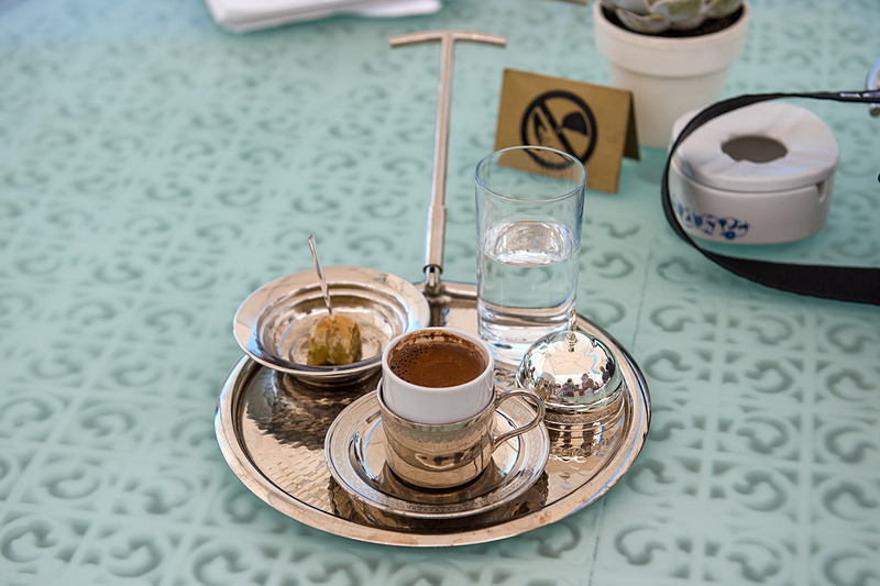トルココーヒー。粉末を入れて煮出して上澄みを飲む