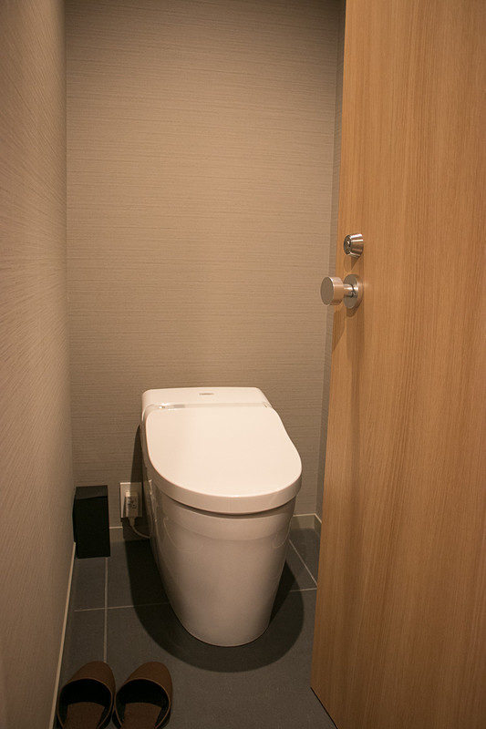 トイレは温水洗浄便座（TOTOのウォシュレット）付き