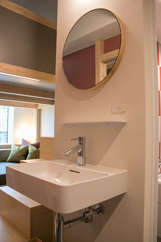 洗面台は櫓へ続く廊下にある