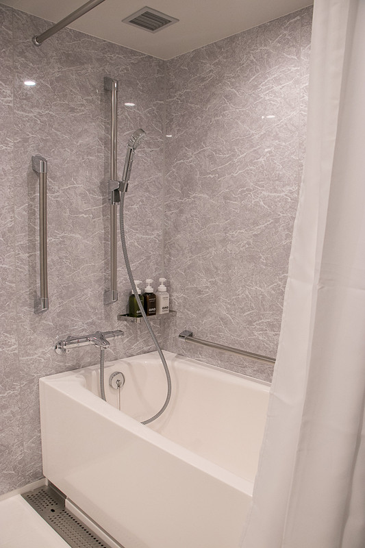 ユニバーサルデザインルームは「YAGURA Room」ではなく、バスルームを広く設けている