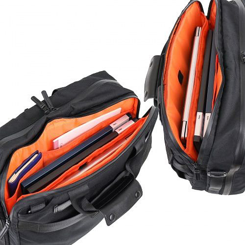 内装生地はオレンジ