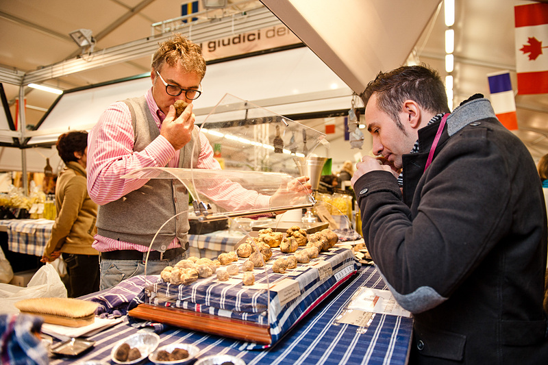 イタリア秋の祭典アルバの白トリュフ祭りと食の宝庫ピエモンテを巡る8日間