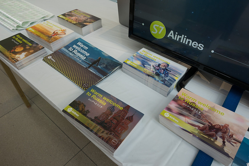 ブースではカタログを使ってウラジオストクに気軽に行けることを紹介。美しいポストカードも配布している