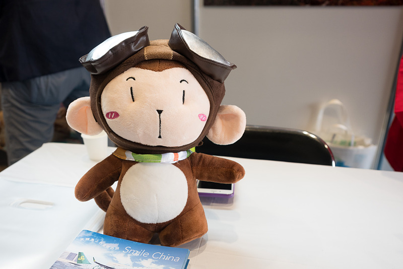 春秋航空ブースはモデルプレーンやマスコットキャラクターのパイロくんがお出迎え