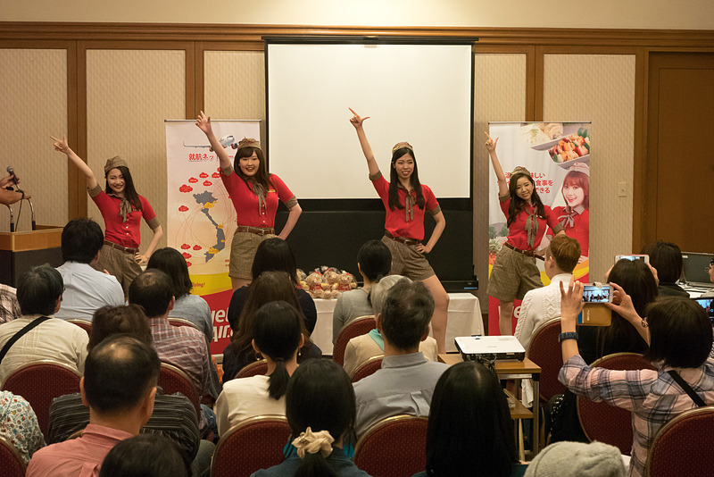 CAによるダンスパフォーマンスも披露した