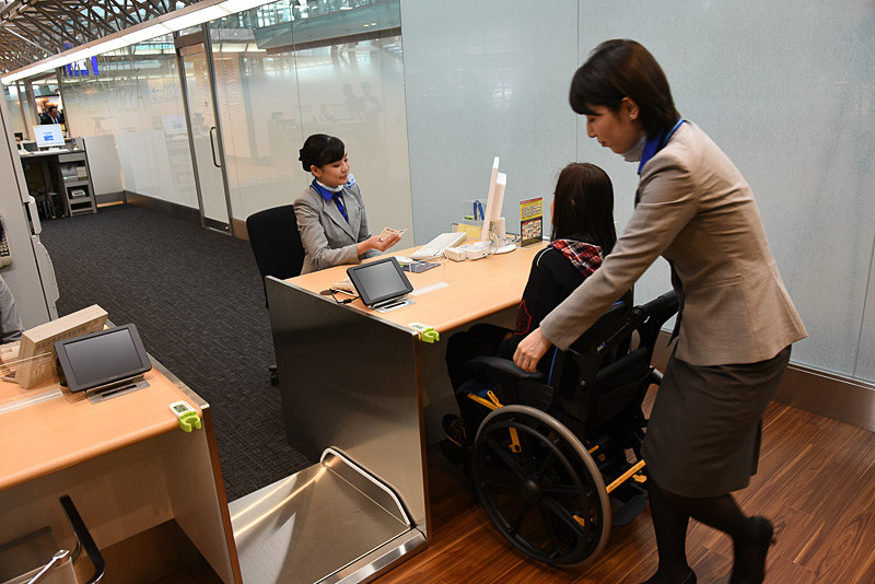 Special Assistanceカウンターのローカウンター