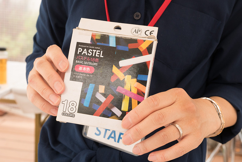 パステルを使って指で絵を描く「パステルワークショップ」。空楽Festa2018の開幕前に受付が終了