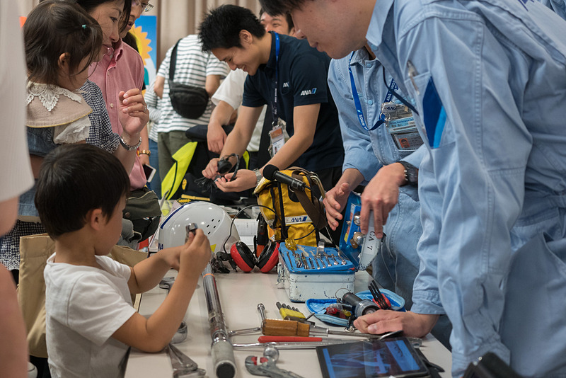 パイロット、整備士、CA（客室乗務員）のお仕事紹介コーナー