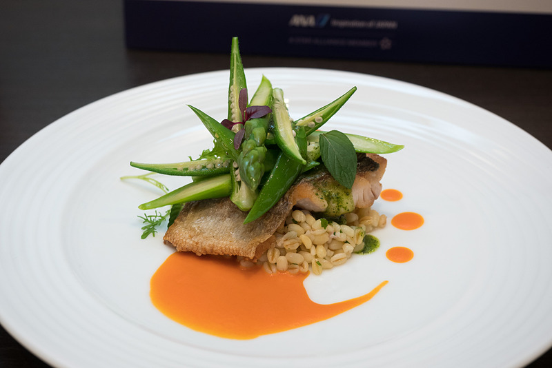 長崎県産 イサキのムニエル フレッシュトマトとガーリックフレーバーピストゥー