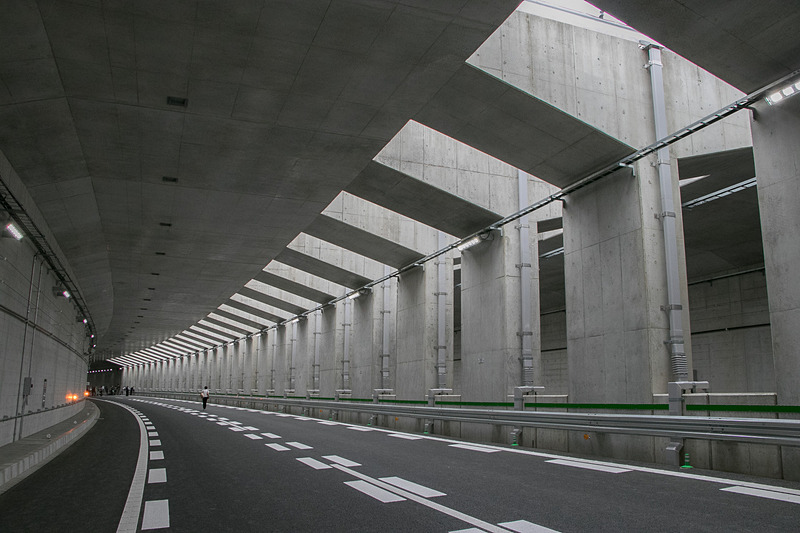 式典は松戸IC～市川北IC間の本線上で行なわれた