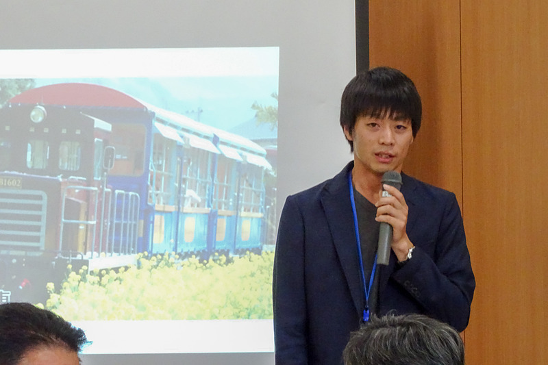 地域の観光の最新状況を紹介した一般社団法人みなみあそ村観光協会 事務局長の久保尭之氏